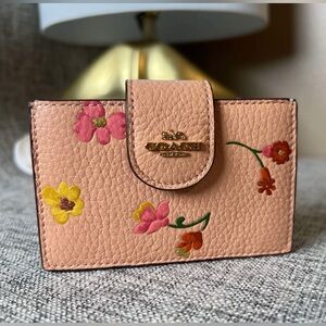 SOLD $99 SOLD (NWT)Coach Card Case With Mystic Floral Print